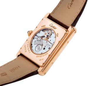 Equipped with calibers Cartier 9753, the hand-winding mechanical watches have 40 hours power reserve.